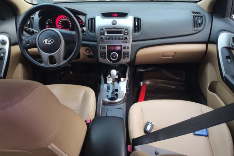 Used Kia Forte 2009 1.6L AT Premium Center Console