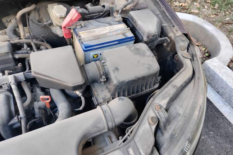 Used Kia Forte 2009 1.6L AT Premium Engine Bay Left