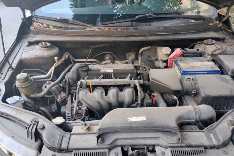Used Kia Forte 2009 1.6L AT Premium Engine Bay