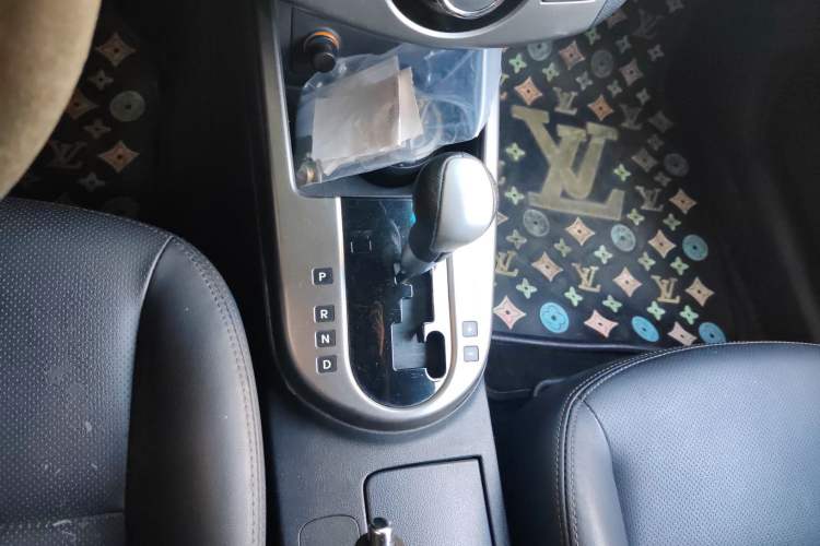 Used Kia Forte 2009 1.6L AT Premium Gear Lever