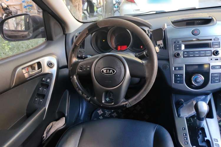 Used Kia Forte 2009 1.6L AT Premium Steering Wheel