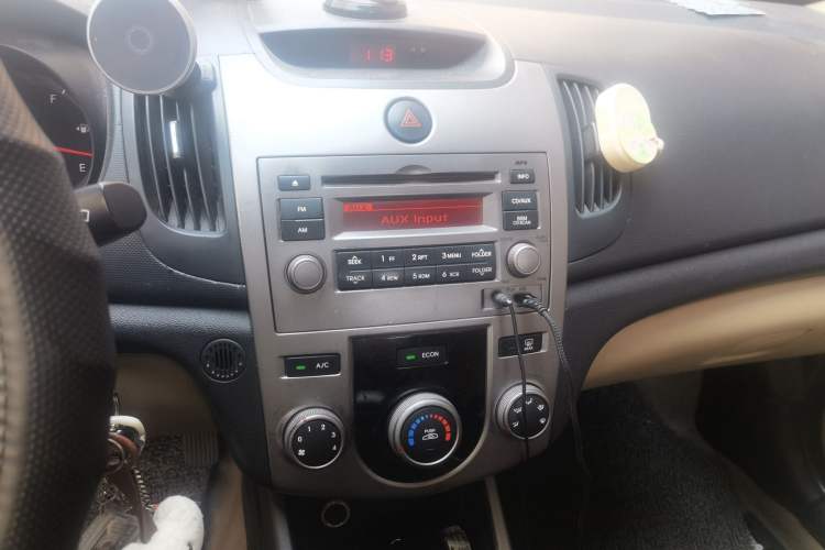 Used Kia Forte 2009 1.6L MT GL Audio And AC Panel