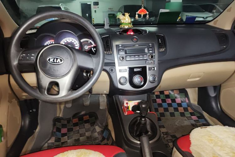 Used Kia Forte 2009 1.6L MT GL Center Console