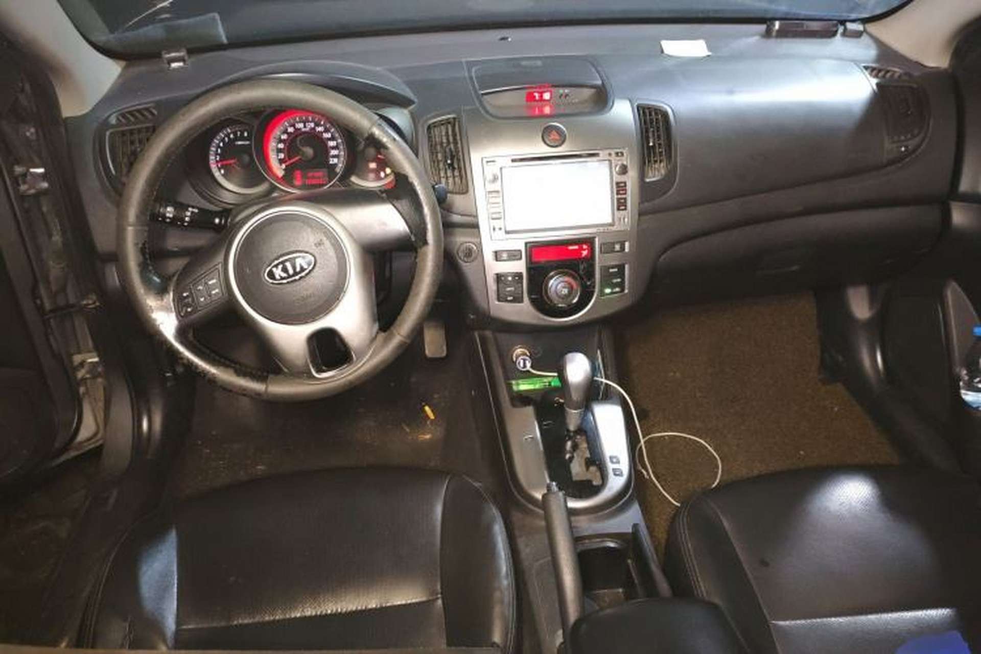 Used Kia Forte 2009 1.6L AT GL Center Console