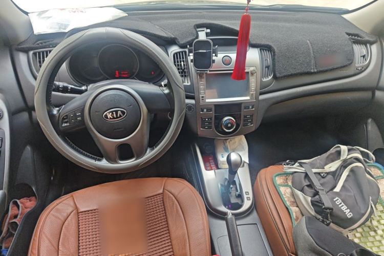 Used Kia Forte 2009 1.6L AT Premium Center Console