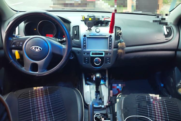 Used Kia Forte 2009 1.6L AT GLS Center Console