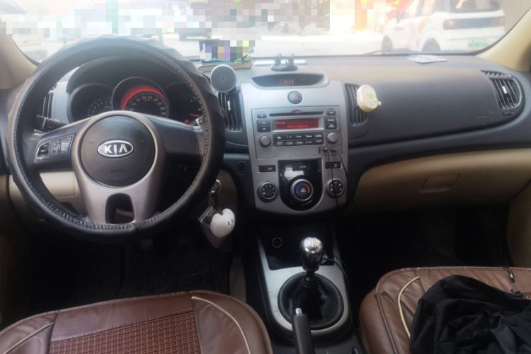 Used Kia Forte 2009 1.6L MT GL Center Console