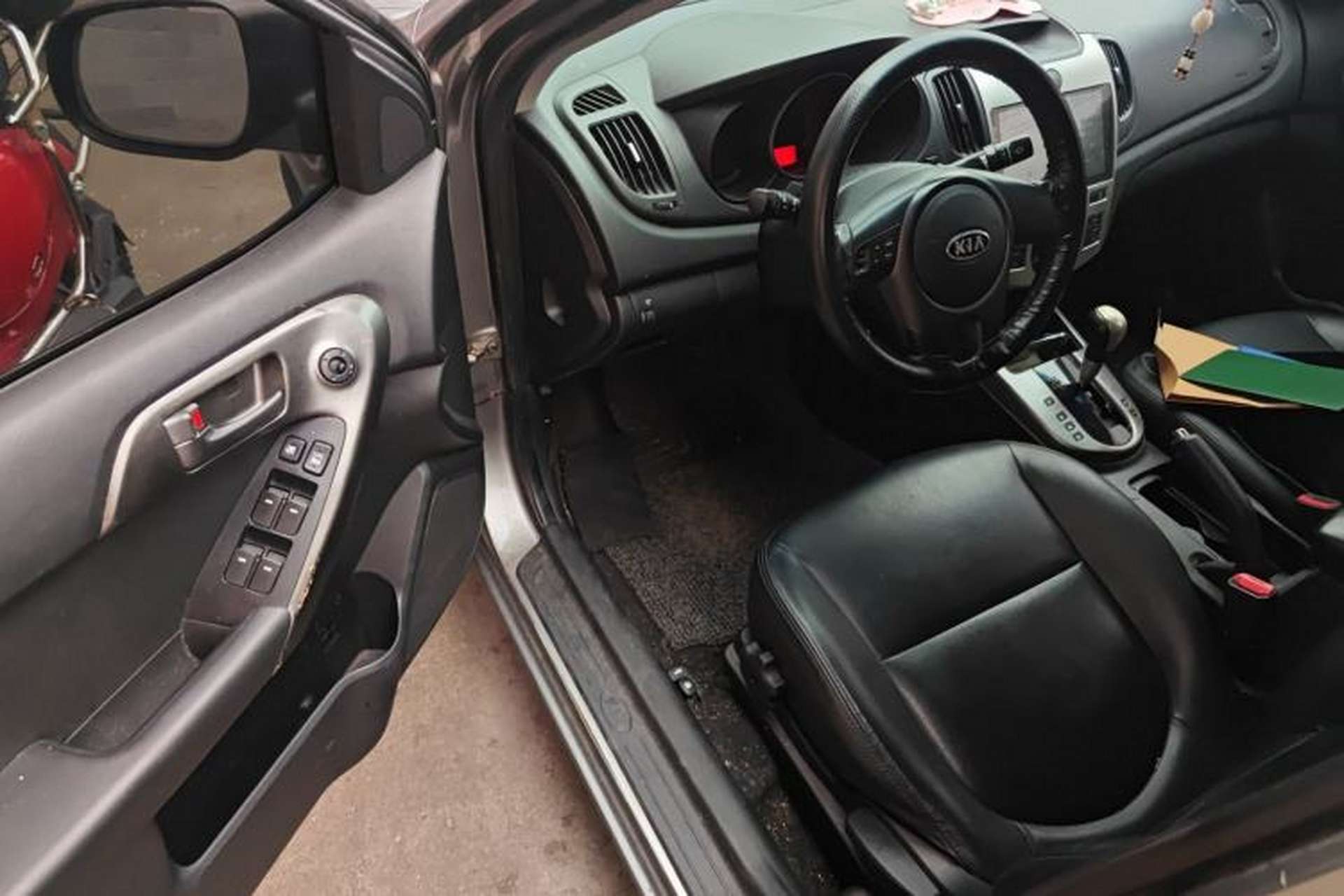 Used Kia Forte 2009 1.6L AT Premium Driver Seat