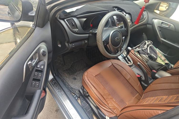 Used Kia Forte 2009 1.6L AT Premium Driver Seat