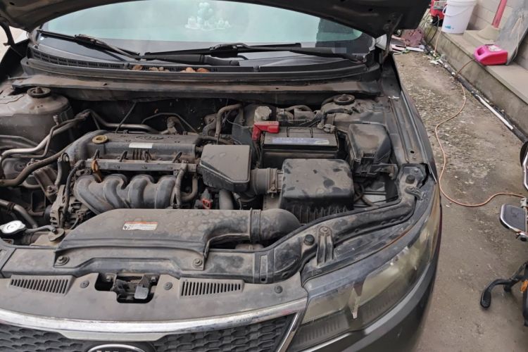 Used Kia Forte 2009 1.6L AT Premium Engine Bay Left