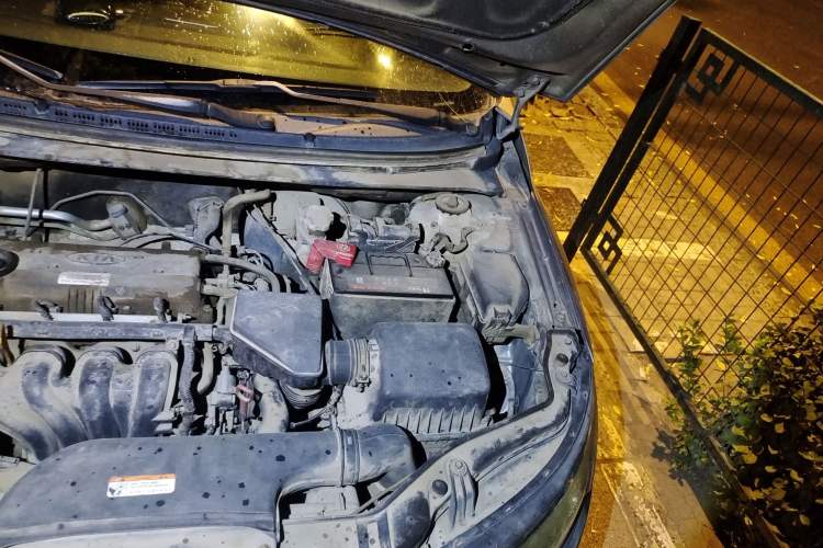 Used Kia Forte 2009 1.6L AT Premium Engine Bay Left