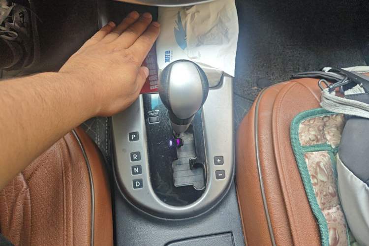 Used Kia Forte 2009 1.6L AT Premium Gear Lever