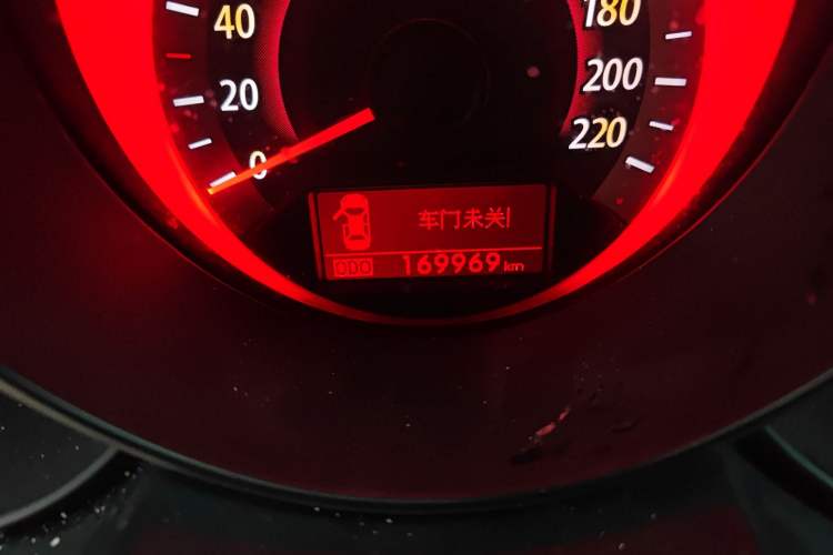 Used Kia Forte 2009 1.6L AT Premium Odometer Close Up