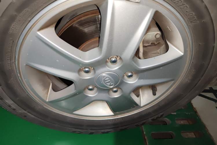 Used Kia Forte 2009 1.6L MT GL Right Front Wheel Hub