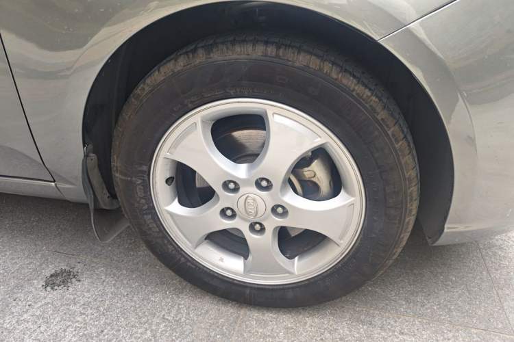 Used Kia Forte 2009 1.6L AT Premium Right Front Wheel Hub