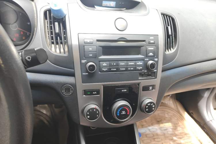 Used Kia Forte 2009 1.6L MT GL Audio And AC Panel