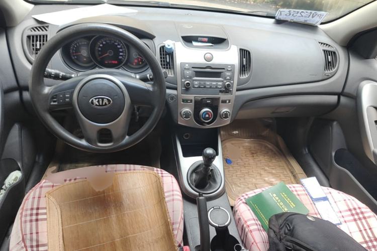 Used Kia Forte 2009 1.6L MT GL Center Console