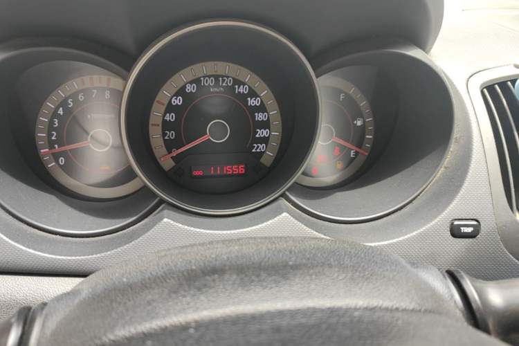 Used Kia Forte 2009 1.6L MT GL Odometer Close Up