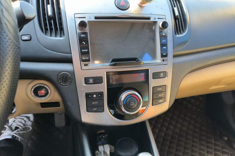 Used Kia Forte 2009 1.6L AT Premium Audio And AC Panel
