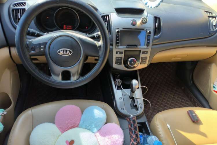 Used Kia Forte 2009 1.6L AT Premium Center Console