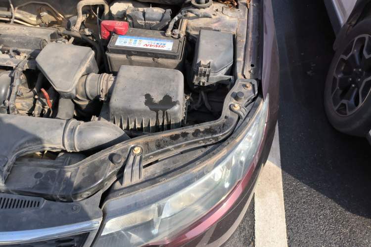 Used Kia Forte 2009 1.6L AT Premium Engine Bay Left