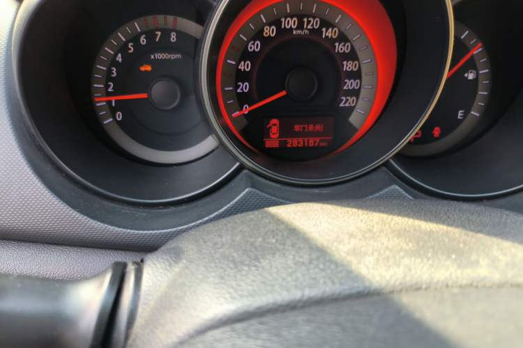 Used Kia Forte 2009 1.6L AT Premium Odometer Close Up