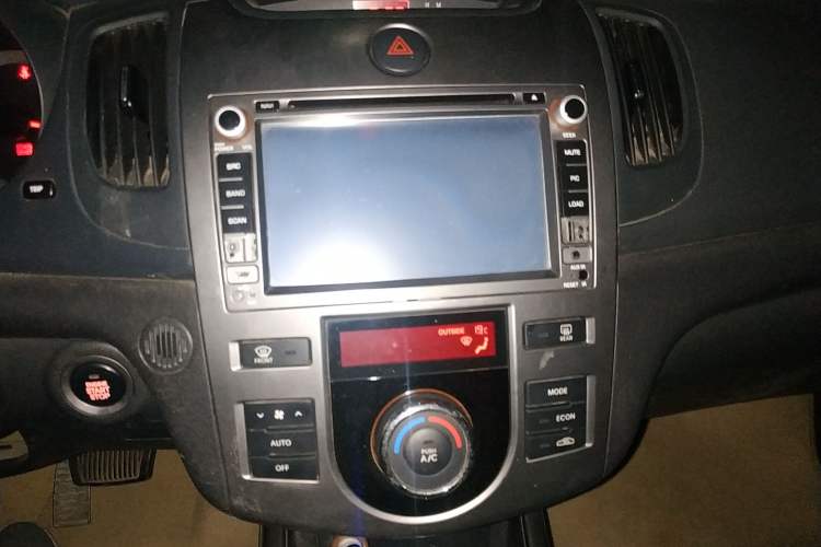 Used Kia Forte 2009 1.6L AT Premium Audio And AC Panel
