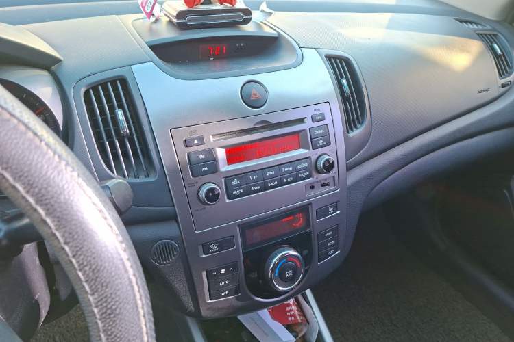 Used Kia Forte 2009 1.6L AT GLS Audio And AC Panel