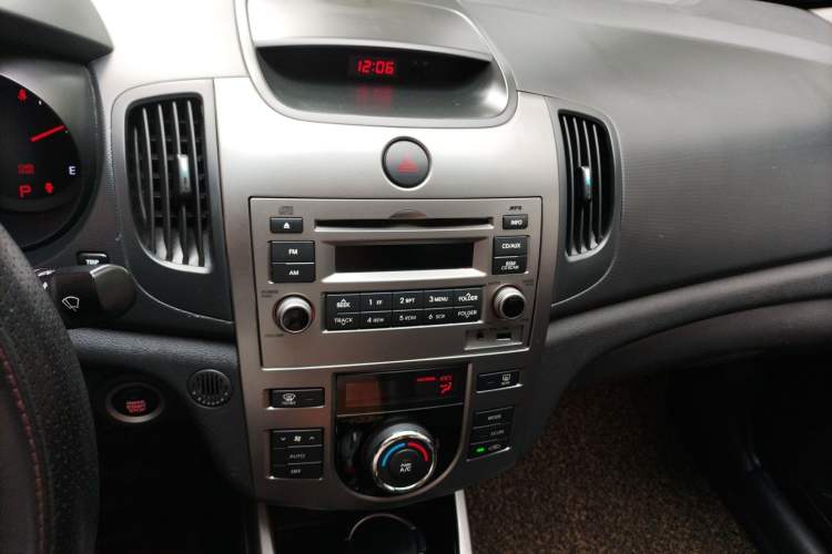 Used Kia Forte 2009 1.6L AT Premium Audio And AC Panel