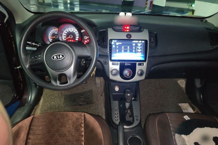 Used Kia Forte 2009 1.6L AT GL Center Console
