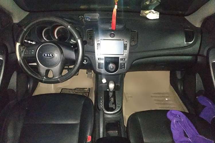 Used Kia Forte 2009 1.6L AT Premium Center Console