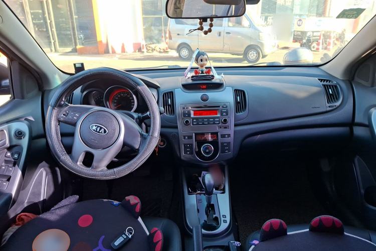 Used Kia Forte 2009 1.6L AT GLS Center Console