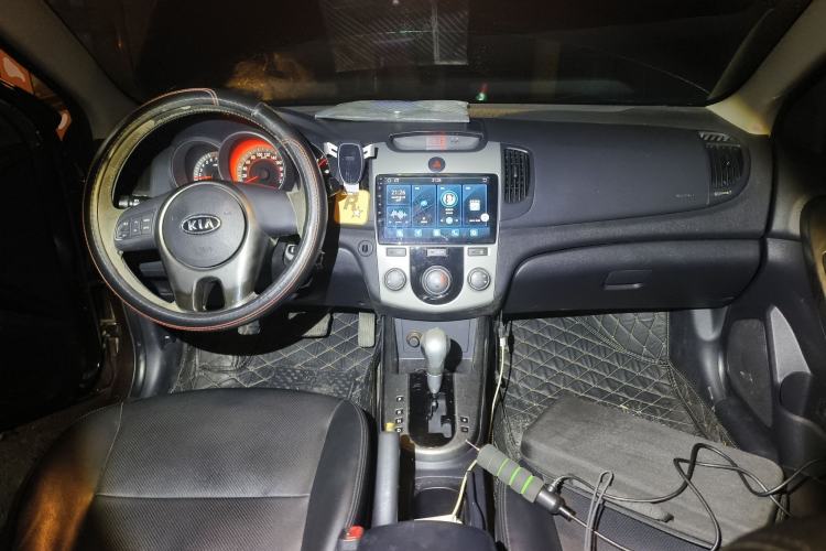Used Kia Forte 2009 1.6L AT GLS Center Console