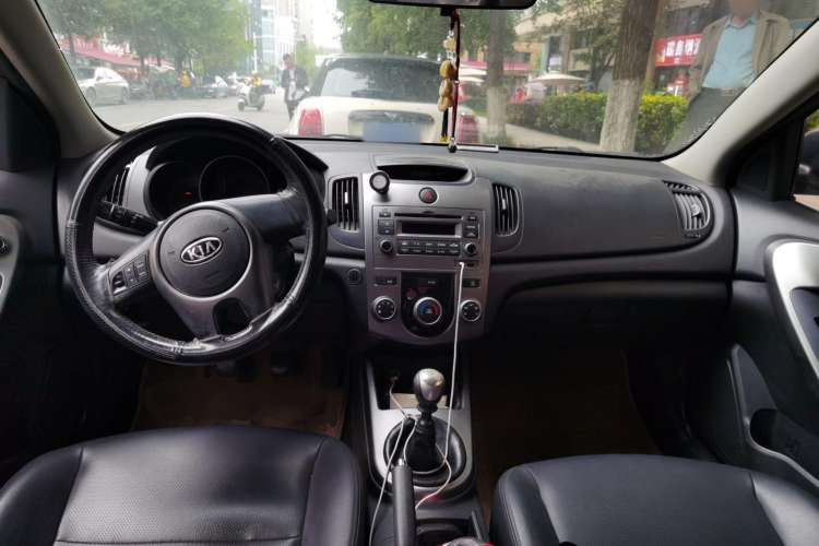Used Kia Forte 2009 1.6L MT GLS Center Console