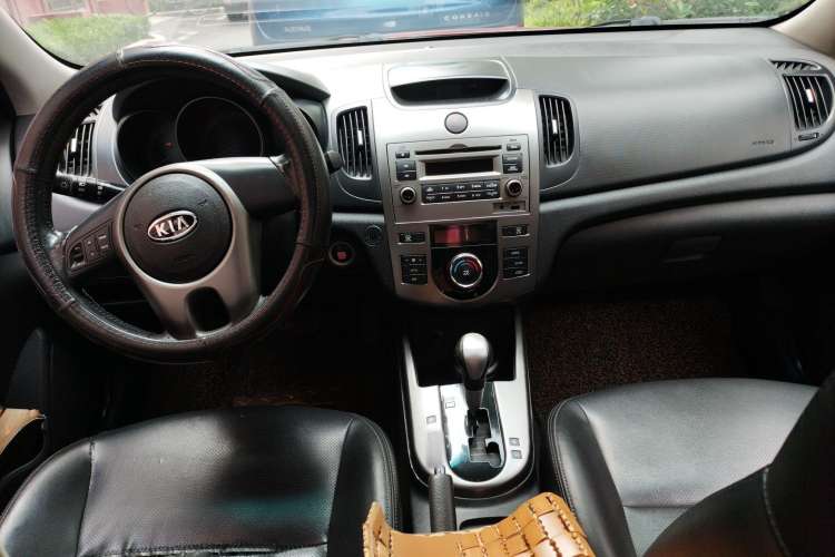 Used Kia Forte 2009 1.6L AT Premium Center Console