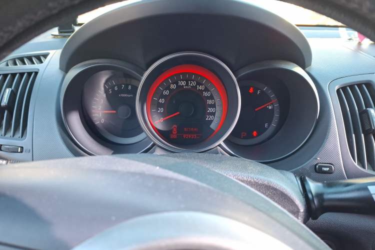 Used Kia Forte 2009 1.6L AT GLS Odometer Close Up