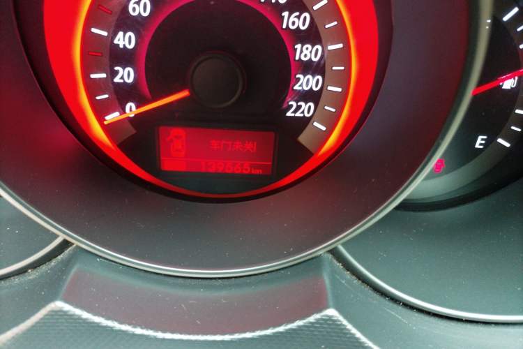 Used Kia Forte 2009 1.6L AT Premium Odometer Close Up