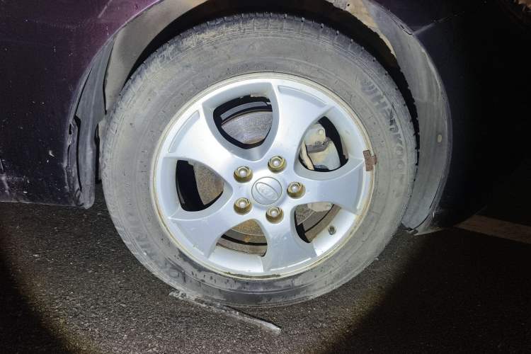 Used Kia Forte 2009 1.6L AT GLS Right Front Wheel Hub