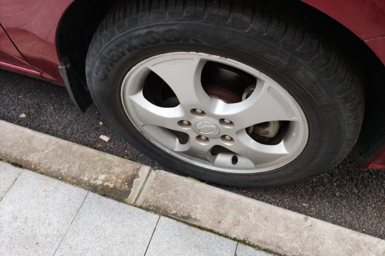 Used Kia Forte 2009 1.6L AT Premium Right Front Wheel Hub