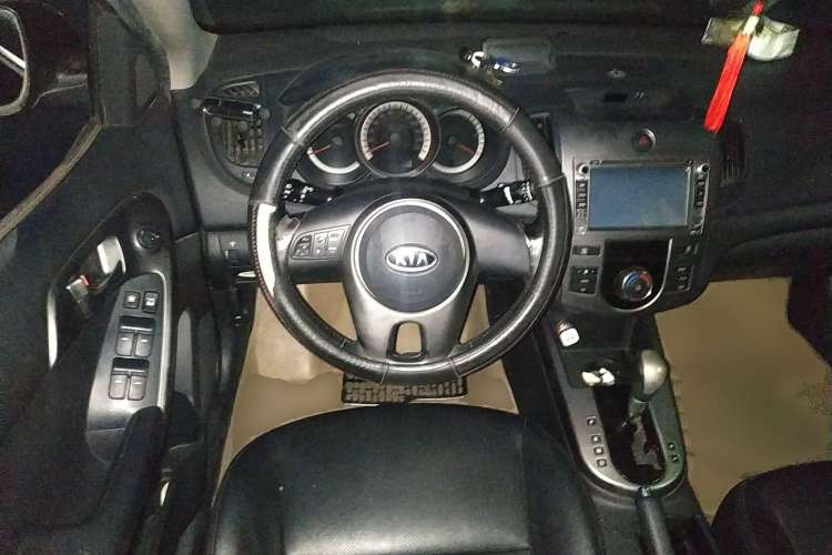 Used Kia Forte 2009 1.6L AT Premium Steering Wheel