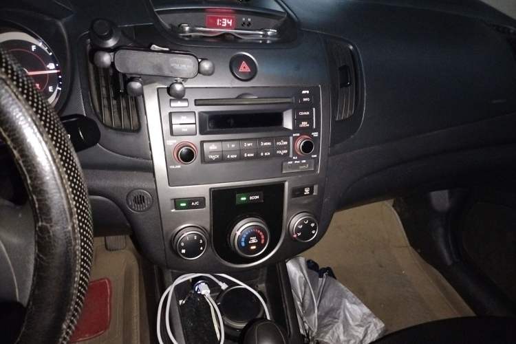 Used Kia Forte 2009 1.6L AT GL Audio And AC Panel