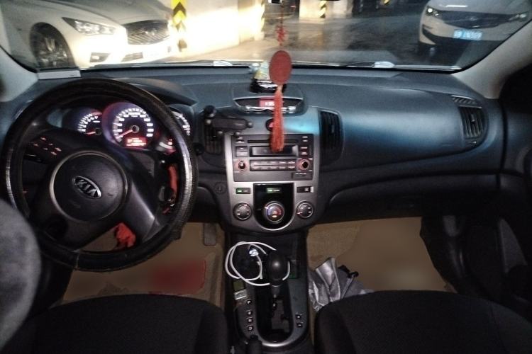 Used Kia Forte 2009 1.6L AT GL Center Console