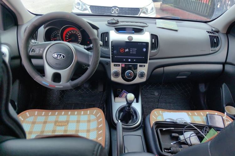 Used Kia Forte 2009 1.6L MT GLS Center Console