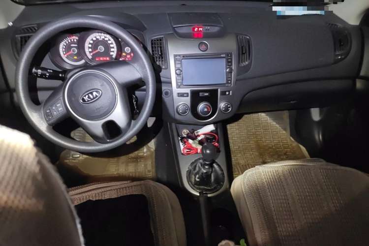 Used Kia Forte 2009 1.6L MT GL Center Console