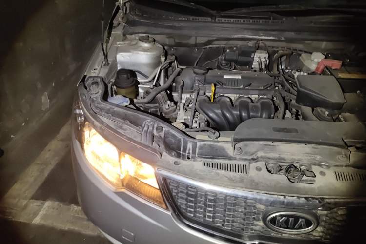 Used Kia Forte 2009 1.6L MT GL Engine Bay Right