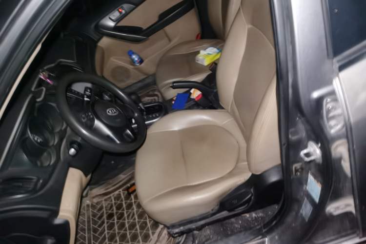Used Kia Forte 2009 1.6L AT GL Left Front Seat