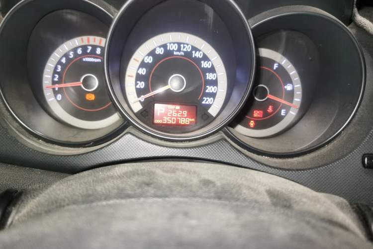 Used Kia Forte 2009 1.6L AT GL Odometer Close Up