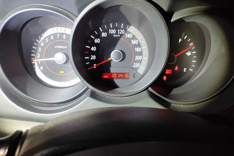 Used Kia Forte 2009 1.6L MT GL Odometer Close Up