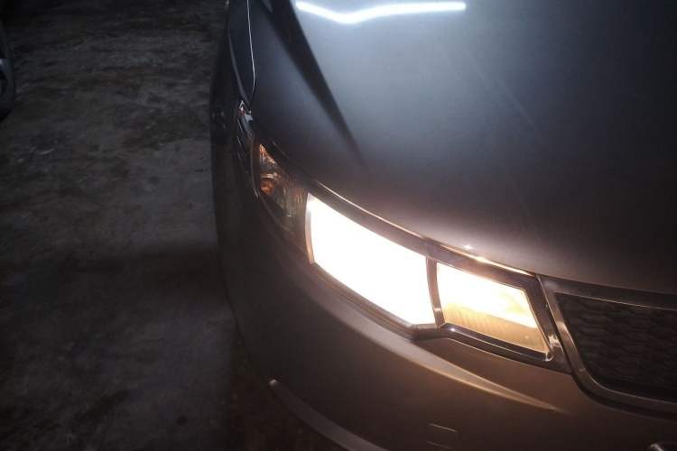 Used Kia Forte 2009 1.6L AT GL Right Front Headlight