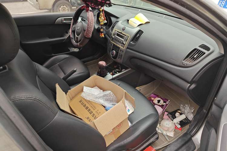 Used Kia Forte 2009 1.6L AT GL Right Front Seat